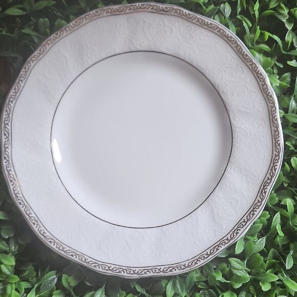 Wedgewood Bone China Bread Plate Queen's Lace Pattern - Picture 1 of 6